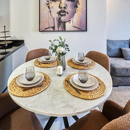 Appartamento Sleek And Modern 2-Bed Unit In Downtown Casa Casablanca Esterno foto