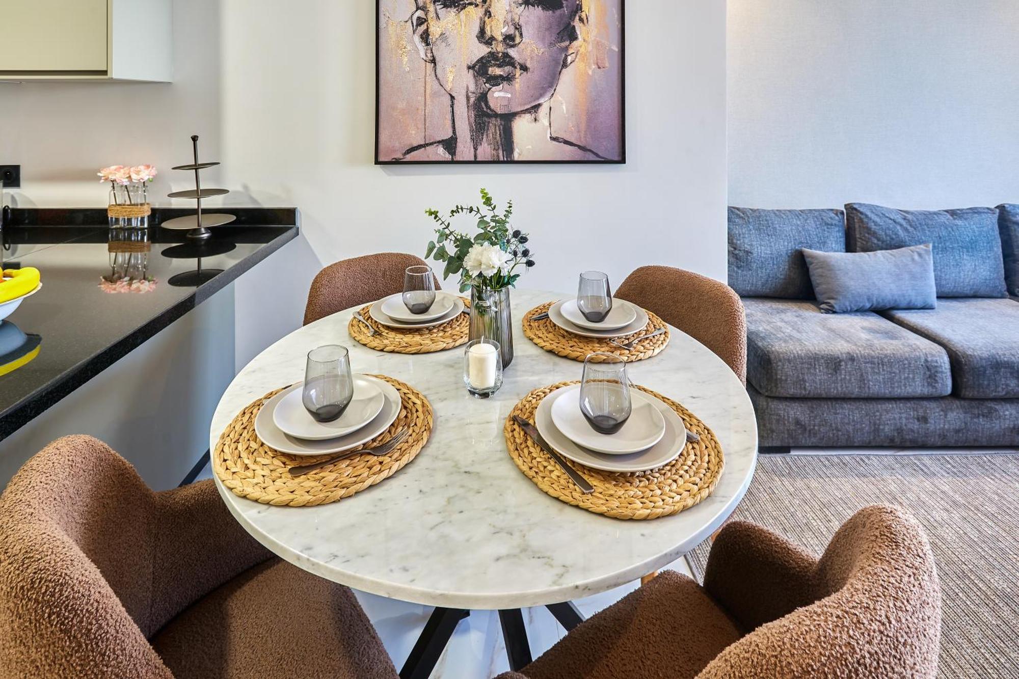 Appartamento Sleek And Modern 2-Bed Unit In Downtown Casa Casablanca Esterno foto