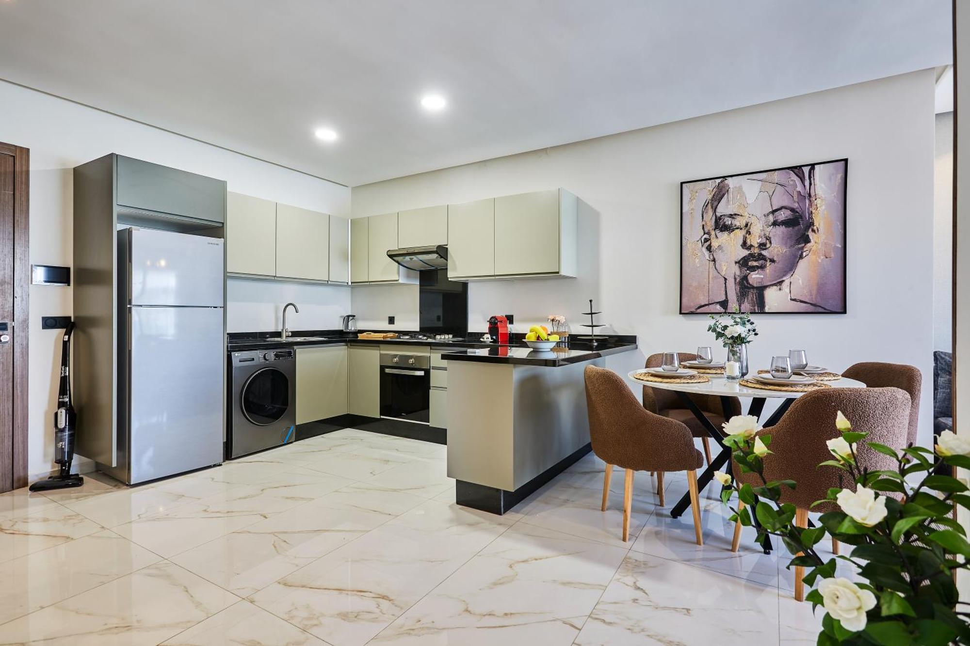 Appartamento Sleek And Modern 2-Bed Unit In Downtown Casa Casablanca Esterno foto