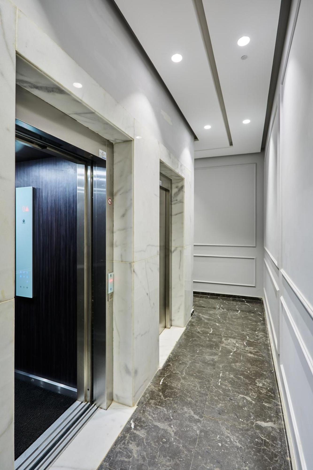 Appartamento Sleek And Modern 2-Bed Unit In Downtown Casa Casablanca Esterno foto